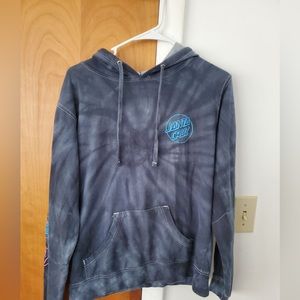 I’m selling my new Santa Cruz hoodie in size large